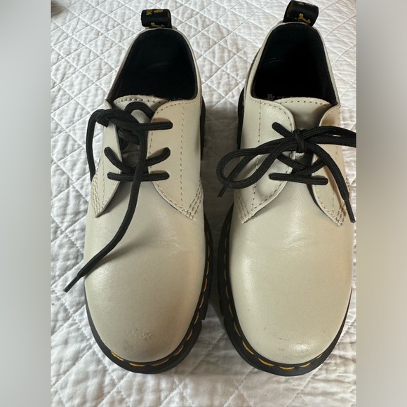 Woman’s Dr. Martens worn only once size 7 - Picture 2 of 3